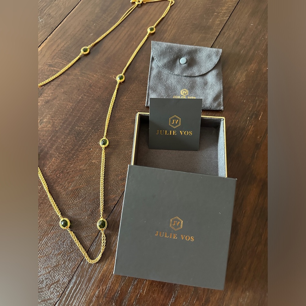 Julie Vos long station necklace with green stone